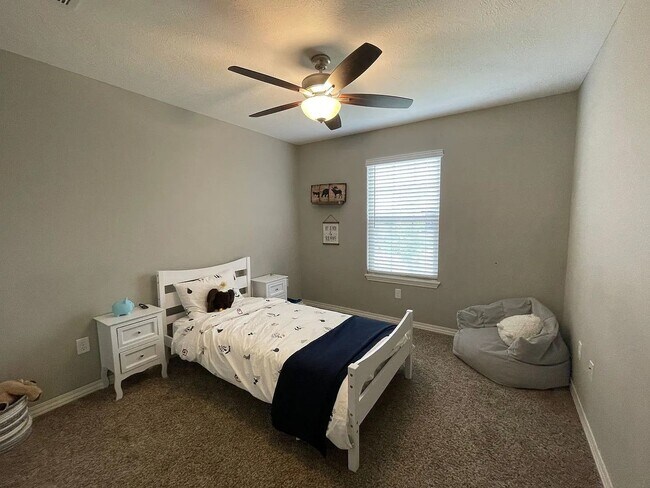 Building Photo - SPACIOUS OZARK HOME AVAILABLE AT A GREAT P...