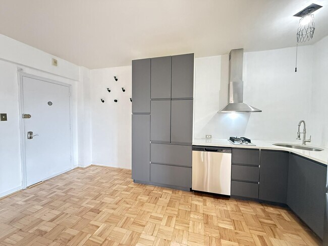 Building Photo - 2500 Q St NW