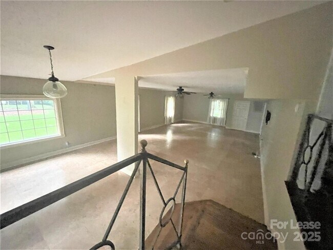 Building Photo - 2610 Providence Rd