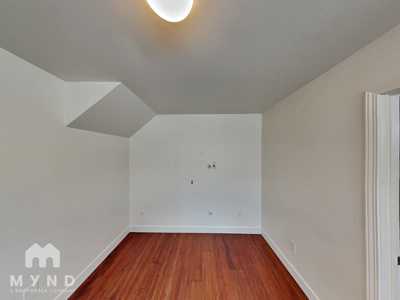 Building Photo - 512 Henry St