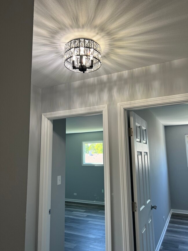 Building Photo - 385 Dover Ln