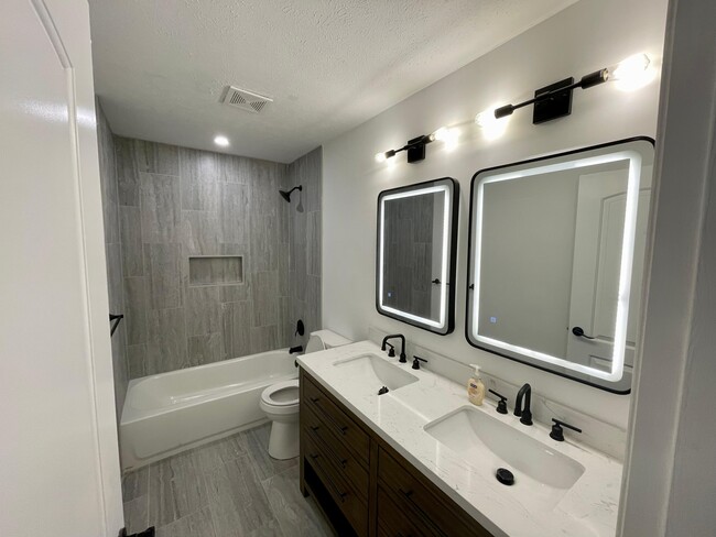 Building Photo - 7802 Brownwood Dr