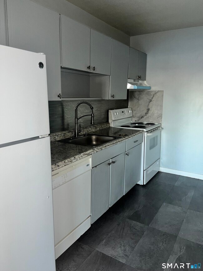 Building Photo - 1730 State St