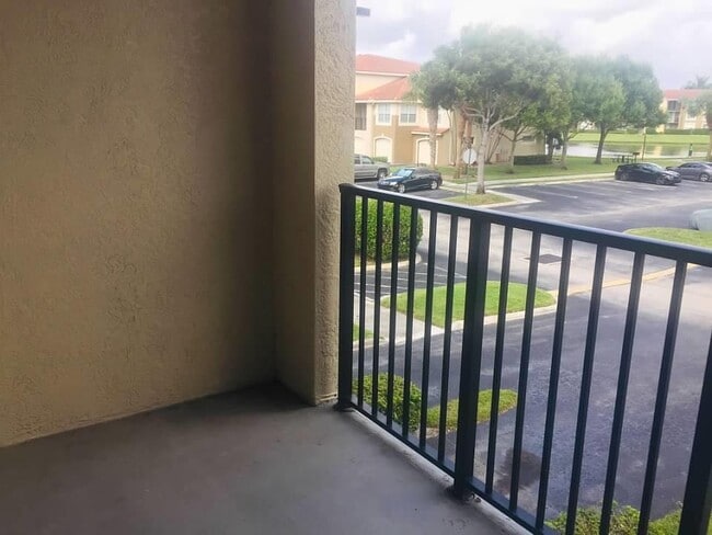 Building Photo - 15115 Michelangelo Blvd