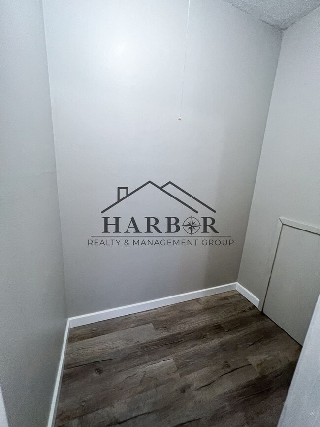 Building Photo - 1 Bedroom 1 Bath - SPECIAL: First Month Free!