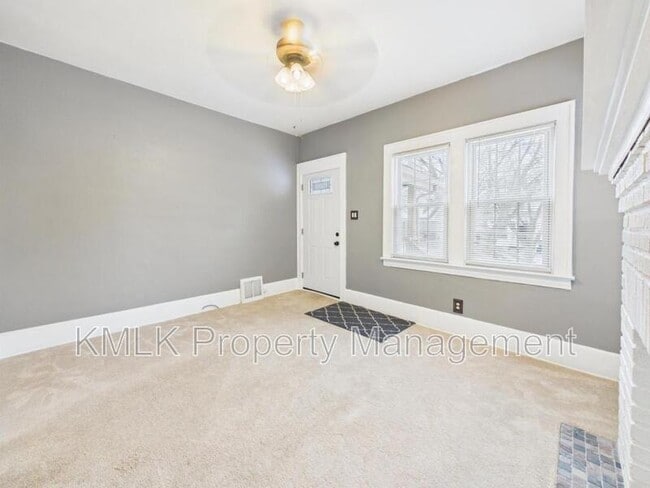 Building Photo - 1238 Sawyer Ave