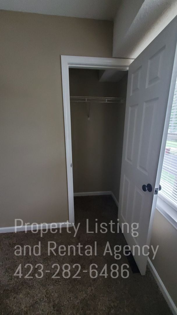 Building Photo - 3 Bedroom 1.5 Baths Townhouse Johnson City,TN