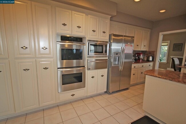 Building Photo - 243 Viewpoint Dr