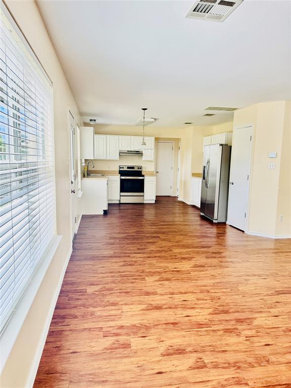 Building Photo - 303 Wegstrom St