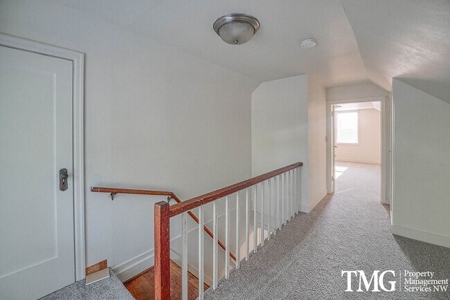 Building Photo - Adorable 3BD Home with Tons of Vintage Charm!