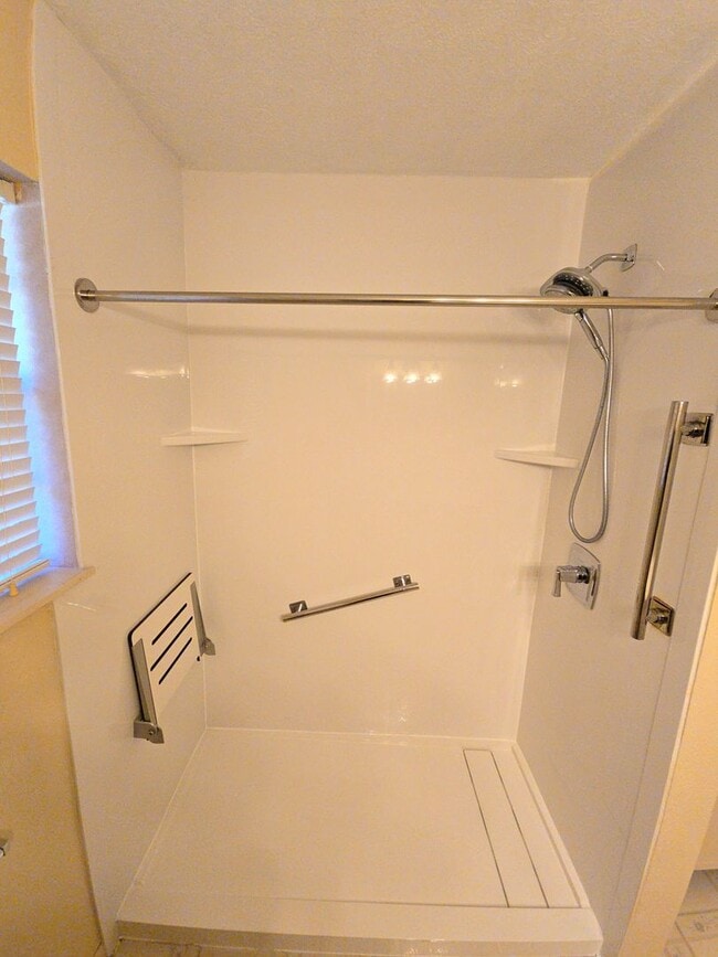 Building Photo - 1206 Crescent Blvd