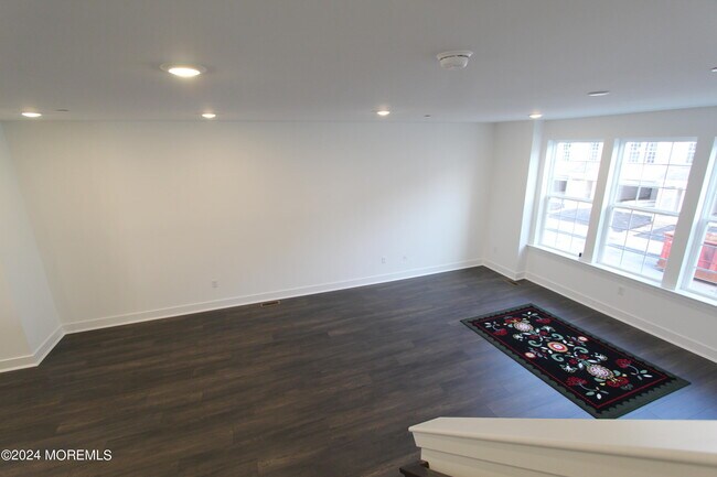 Building Photo - 35 Crimson Dr