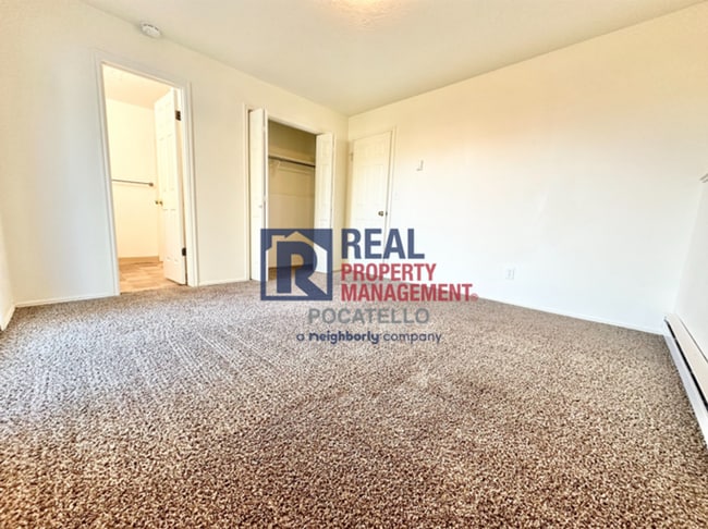 Building Photo - Updated 3 Bedroom 2 bath Townhome