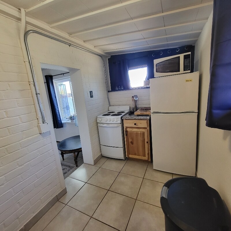 Building Photo - 1548 E 9th St