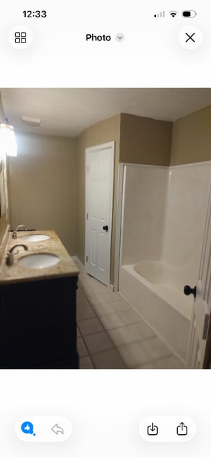 Building Photo - 1029 Rue Louis Phillippe