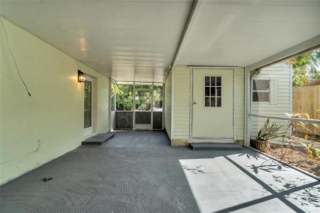 Building Photo - 4541 NE 6th Terrace