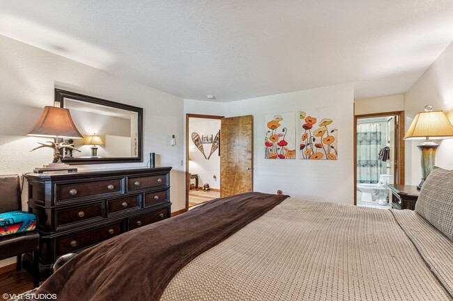 Building Photo - Whitefish River furnished Townhome