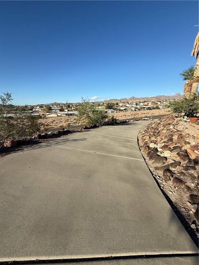 Building Photo - 4060 La Mesa Rd