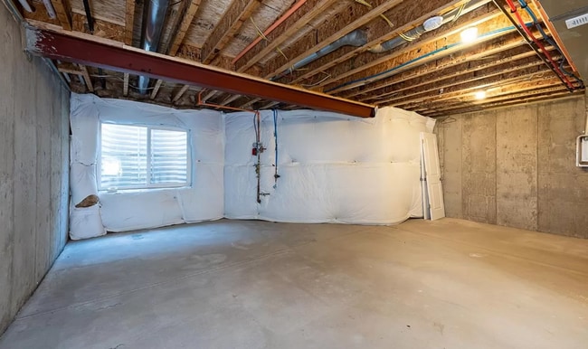 Building Photo - Lovely 2 bedroom, 3 bathroom townhome! Poo...