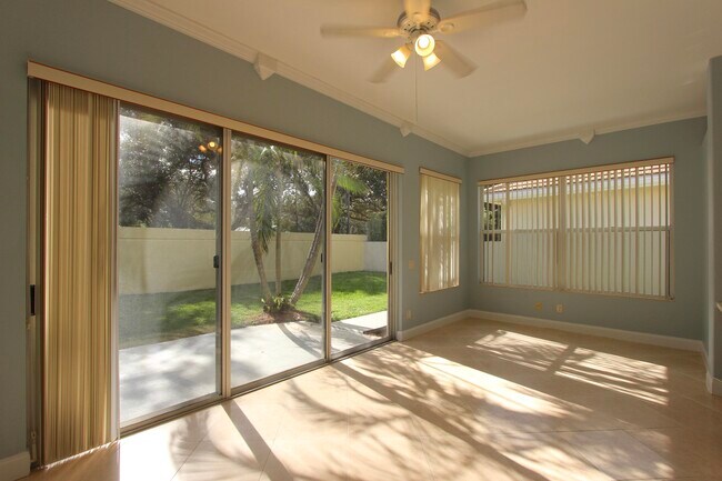 Building Photo - 240 Sussex Cir