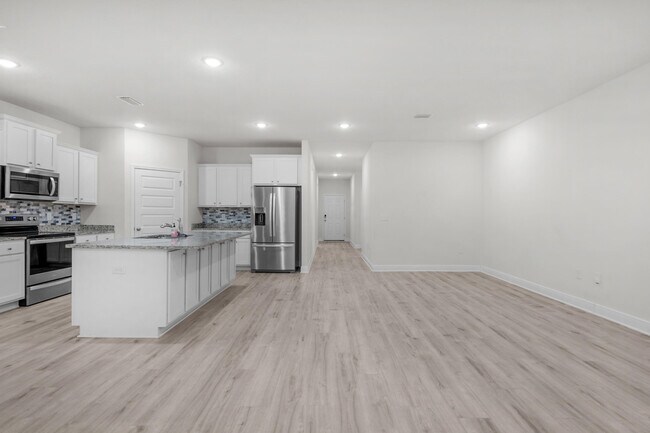 Building Photo - 7814 Burnside Lp