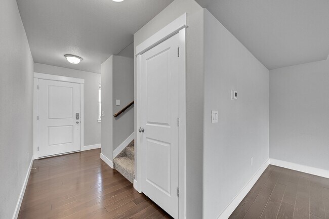 Building Photo - $2,300.00, 3 Beds, 2.5 Baths, Single Famil...