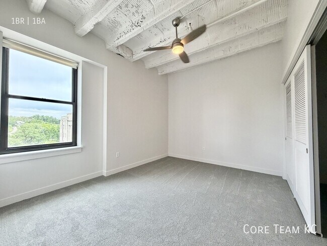 Building Photo - 217 W Pershing Rd