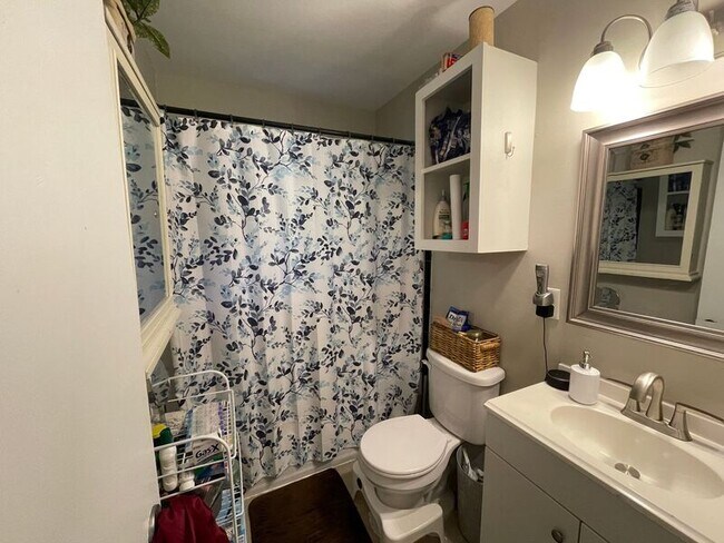 Building Photo - 2403 5th Ave