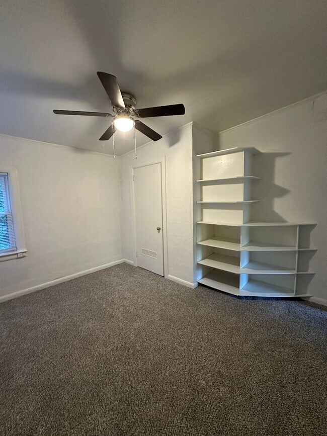 Building Photo - Available Now! *App Fees Waived for February!* 2 bedroom/1 bathroom updated home in Normaltown Av...