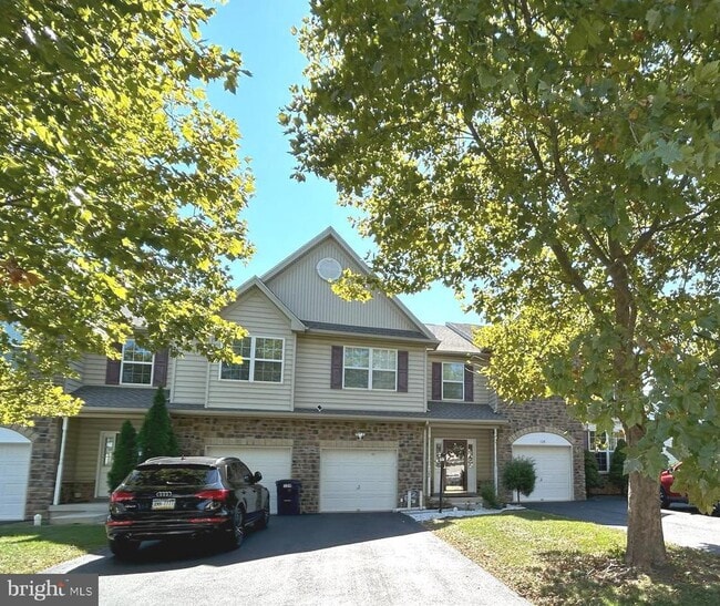 Building Photo - 122 Providence Ln