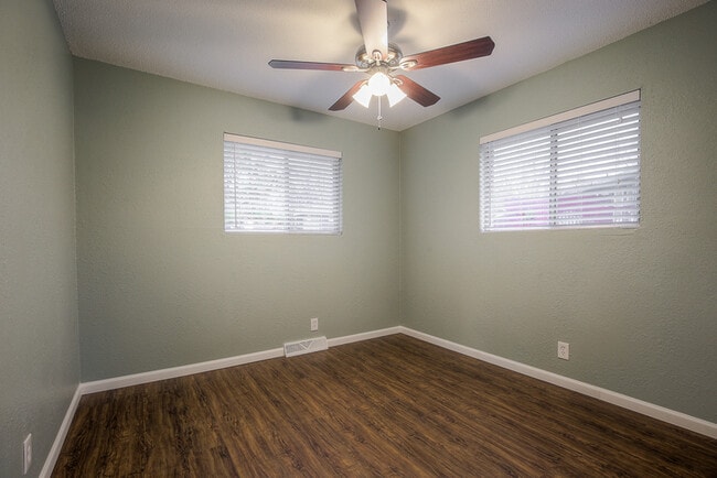 Building Photo - 514 NE Corder St