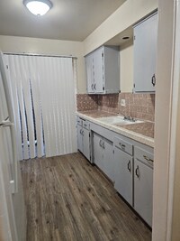 Building Photo - 843 W Los Felis Ave
