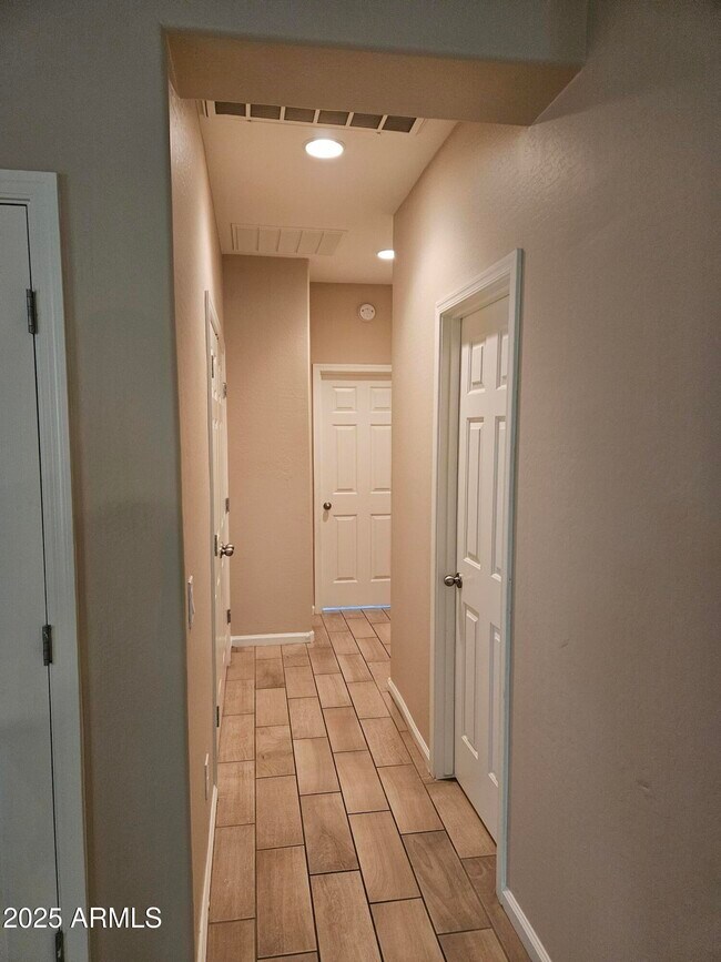 Building Photo - 7836 W Rock Springs Dr