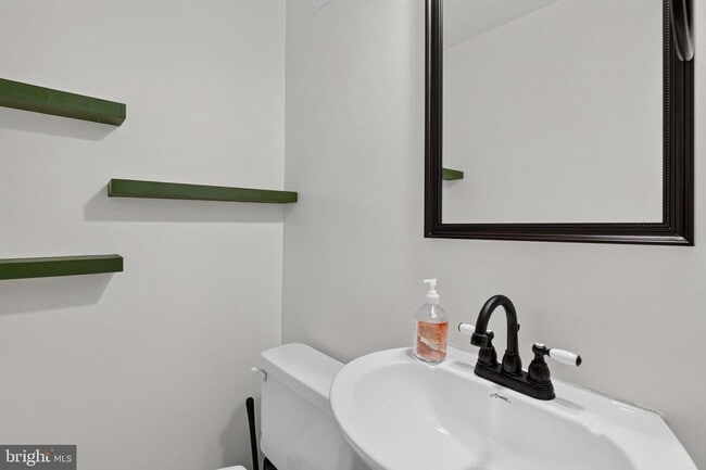 Building Photo - 6453 Linleigh Way