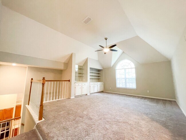 Building Photo - Beautiful 4 Bedroom 2.5 Bathroom Home in L...