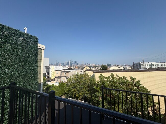 Unit 2 - 604 Palisade Ave