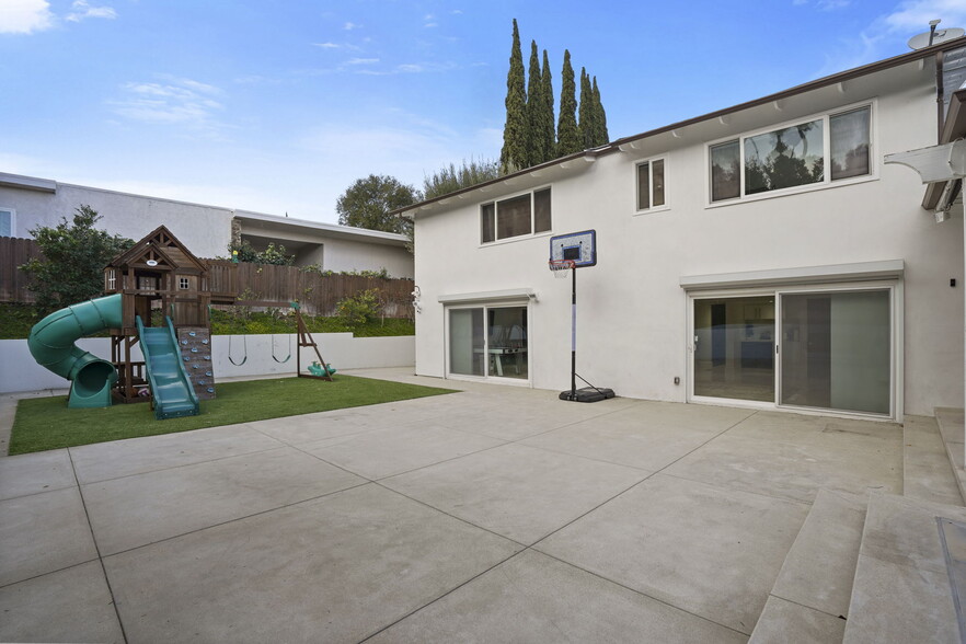 Building Photo - 16544 Park Lane Dr