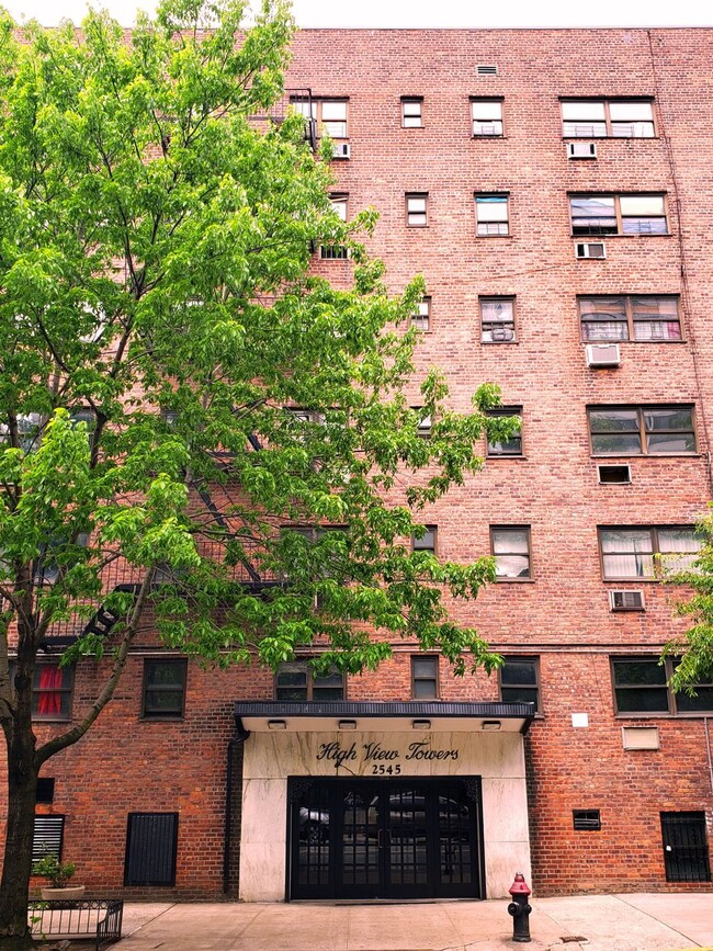 Building Photo - 2545 Sedgwick Ave