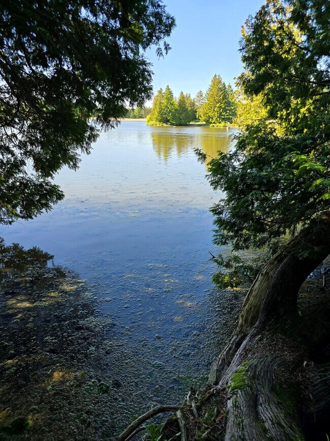 Building Photo - 338 Clove Rd