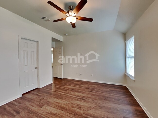 Building Photo - 12035 Jillian Crossing Dr