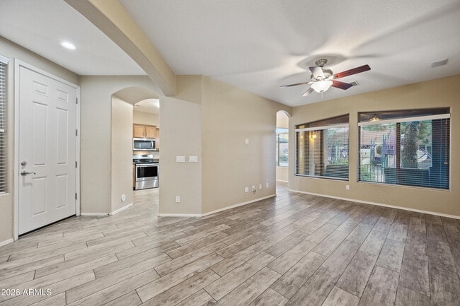 Building Photo - 2600 E Springfield Pl