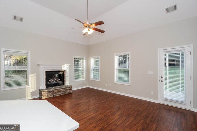 Building Photo - 203 Arbor Dr