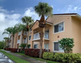 Building Photo - 141 SW Palm Dr