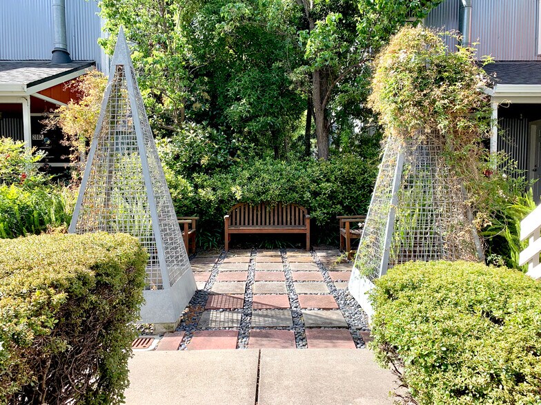 Building Photo - 2078 S Delaware St