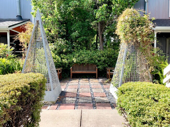 Building Photo - 2078 S Delaware St