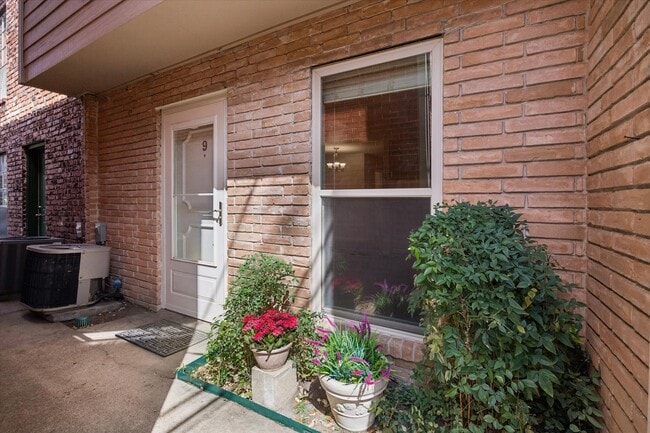 Building Photo - 1205 Autrey St