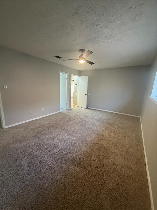 Building Photo - 36 Pinehurst Ln