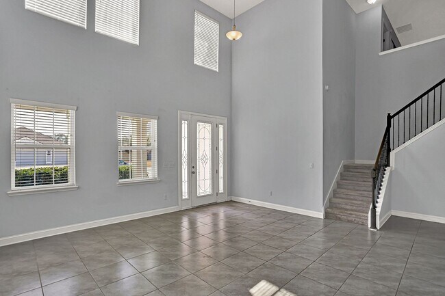 Building Photo - Beautiful 5/4 Home with Over 4k sqft, Fenced in Yard & 3 Car Garage! Pet friendly!