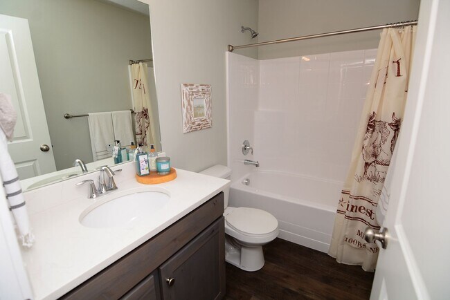 Building Photo - Luxury Tremonton Town-Home for For Rent