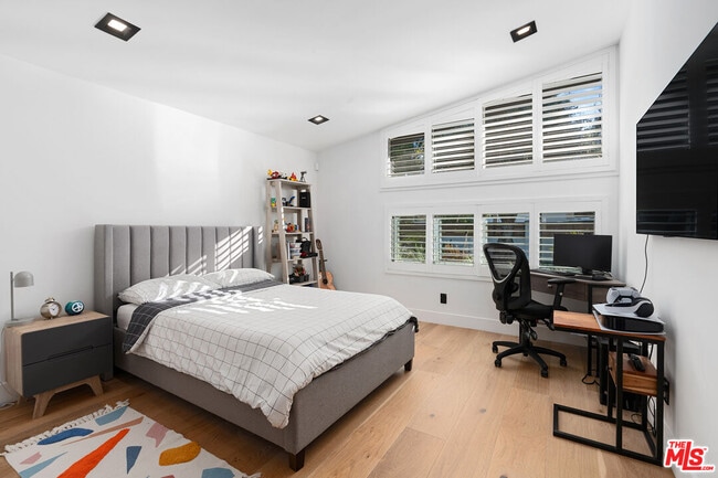 Building Photo - 23283 Erwin St